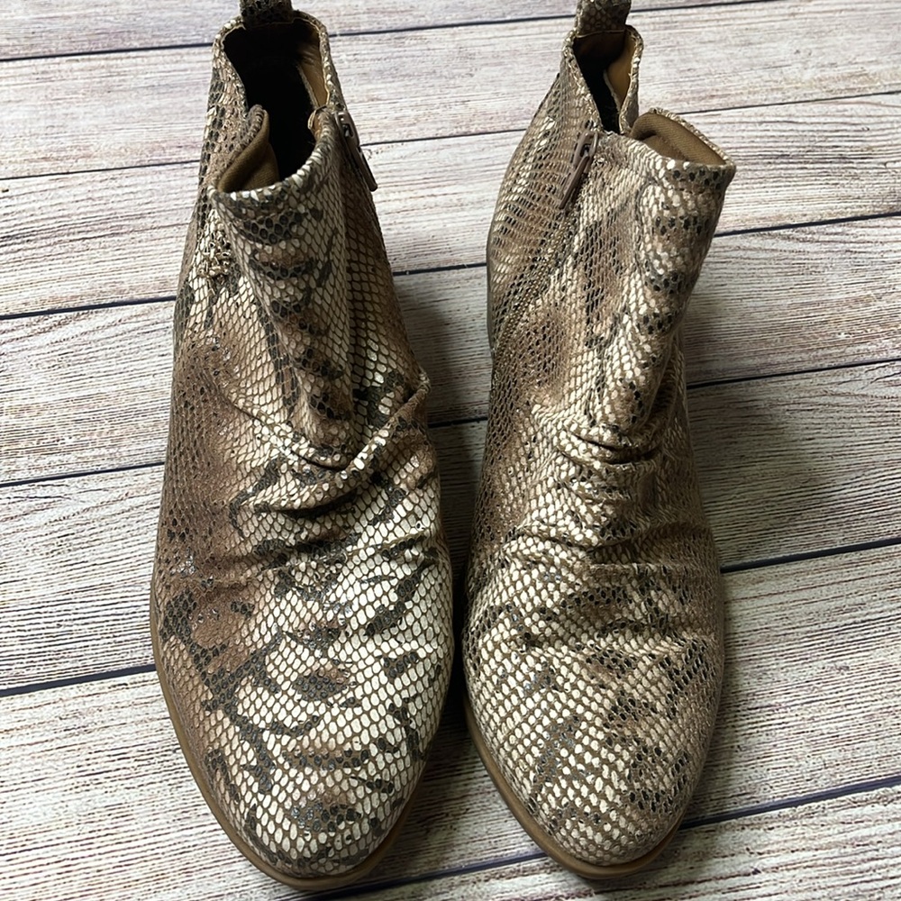 Bare Traps Grafton Snakeprint Faux Leather Ankle Booties Size 10 - Picture 6 of 11
